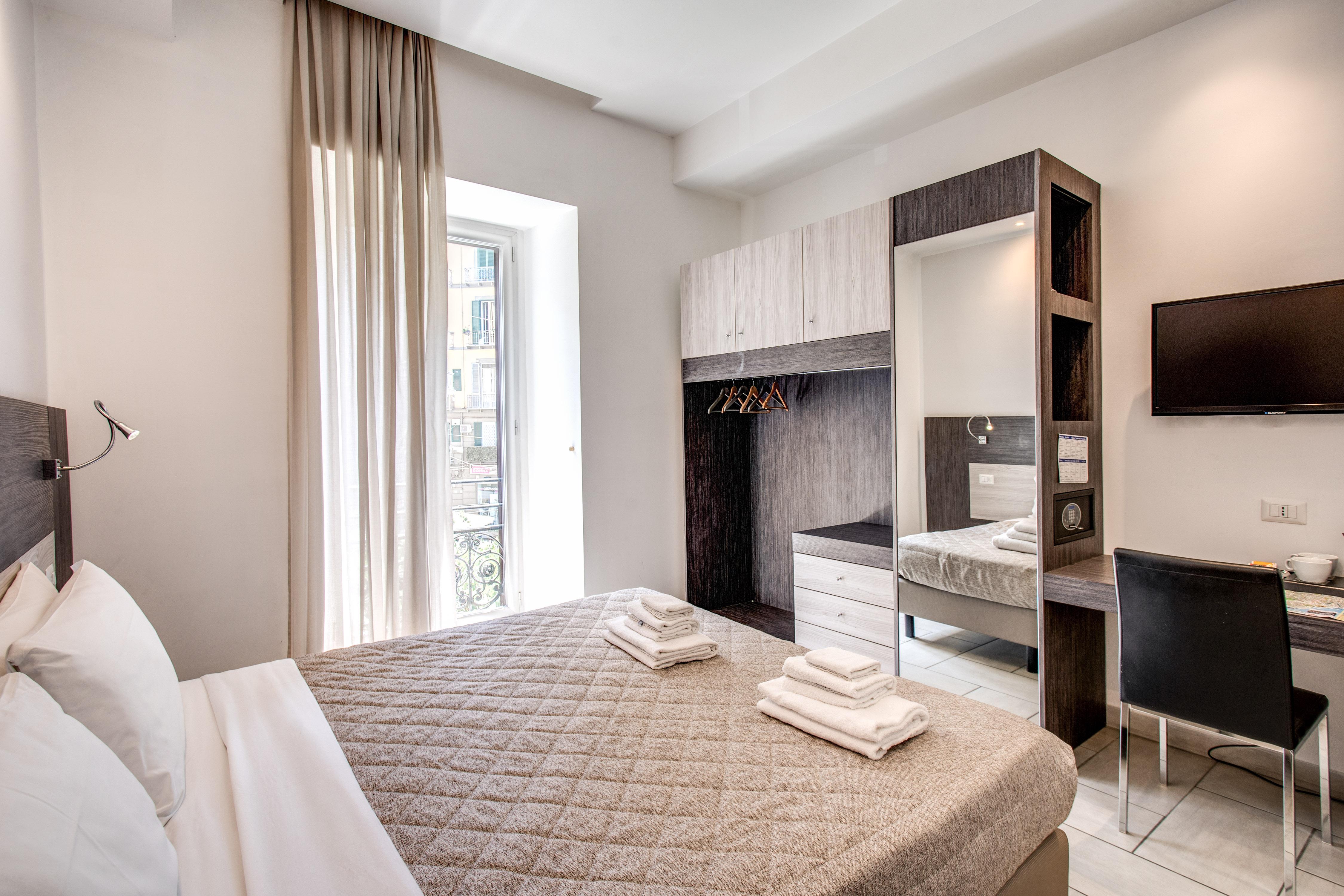 นาโปลี สวีท Bed & Breakfast เนเปิลส์ ภายนอก รูปภาพ