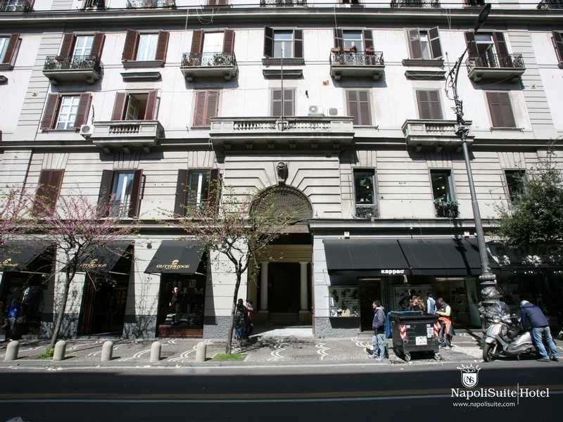 นาโปลี สวีท Bed & Breakfast เนเปิลส์ ภายนอก รูปภาพ