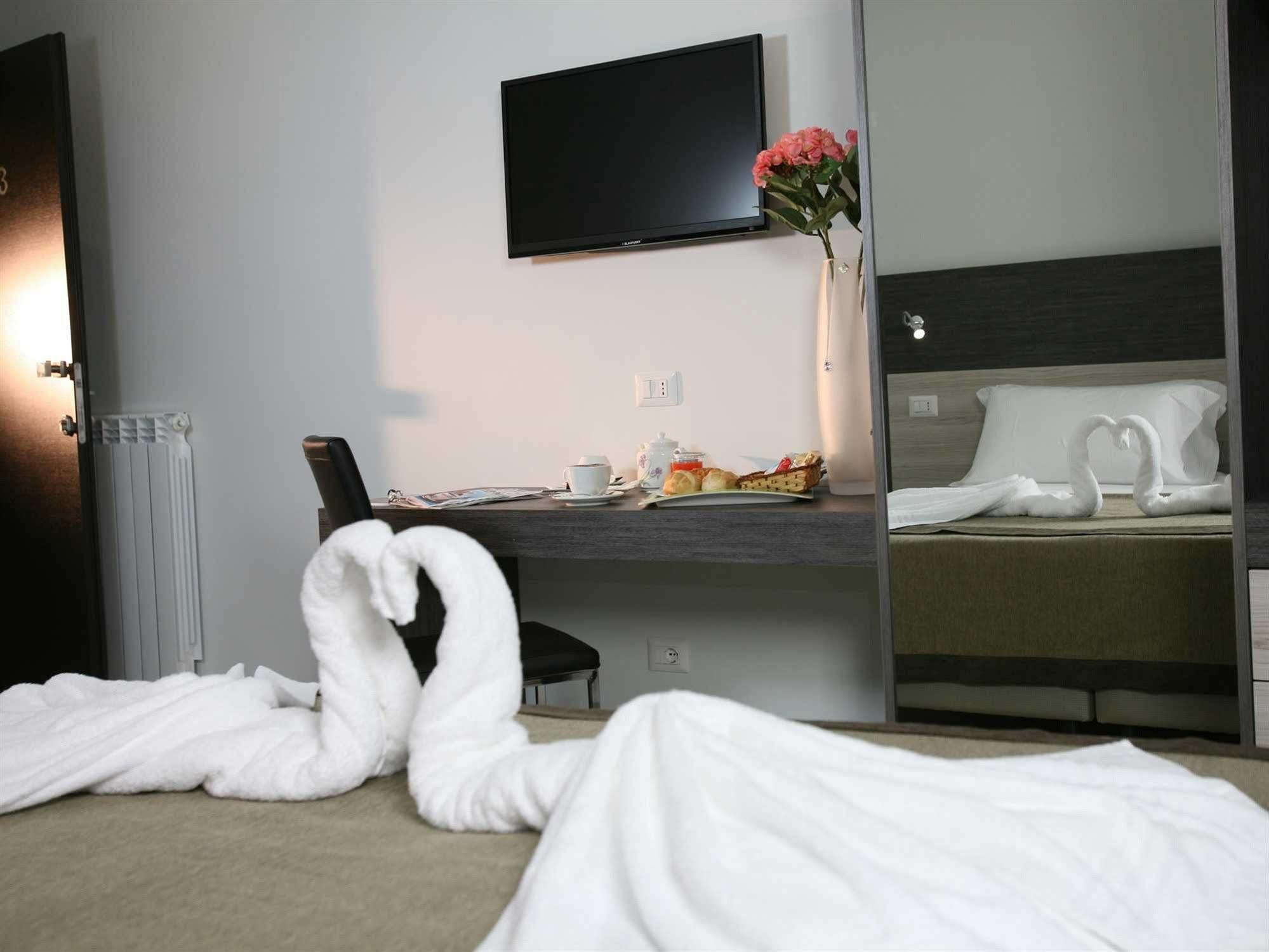 นาโปลี สวีท Bed & Breakfast เนเปิลส์ ภายนอก รูปภาพ