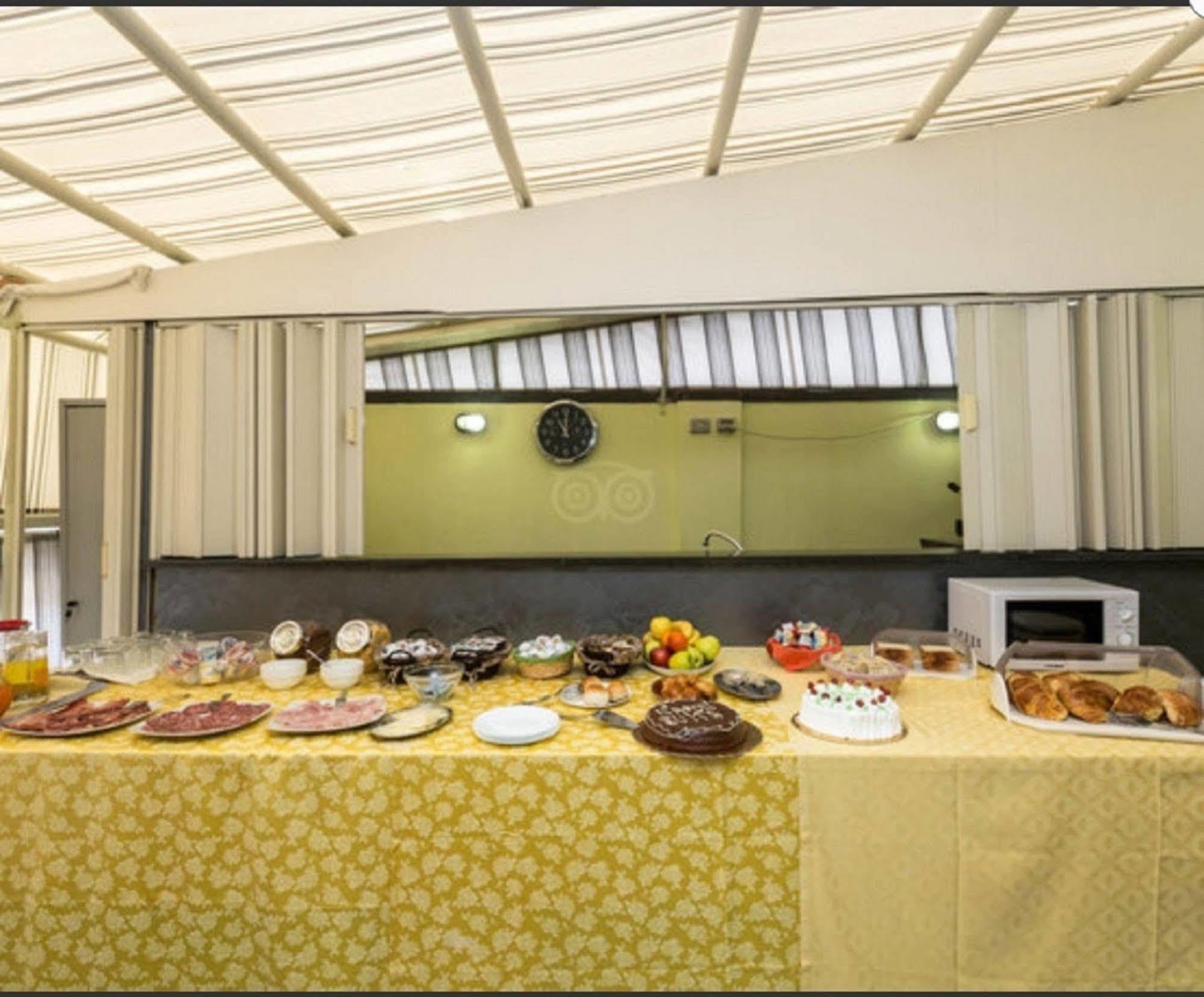 นาโปลี สวีท Bed & Breakfast เนเปิลส์ ภายนอก รูปภาพ