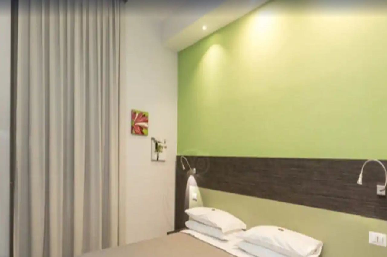 นาโปลี สวีท Bed & Breakfast เนเปิลส์ ภายนอก รูปภาพ